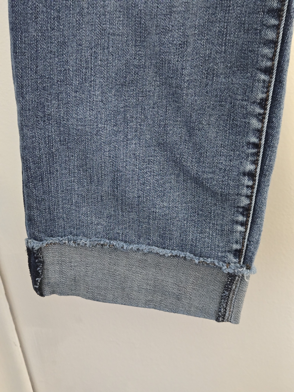 Kut From The Kloth Abigail Crop Jeans Womens 16W Blue Straight Leg Distressed - Picture 3 of 11